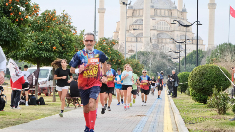 Adana 15. Uluslararası Kurtuluş Yarı Maratonu ve Halk Koşusu coşkuyla gerçekleştirildi