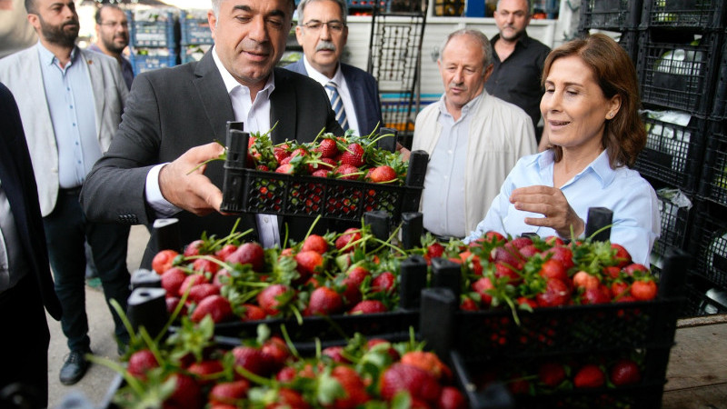 Başkan Tekin'den hal ve pazarcı esnafına ziyaret
