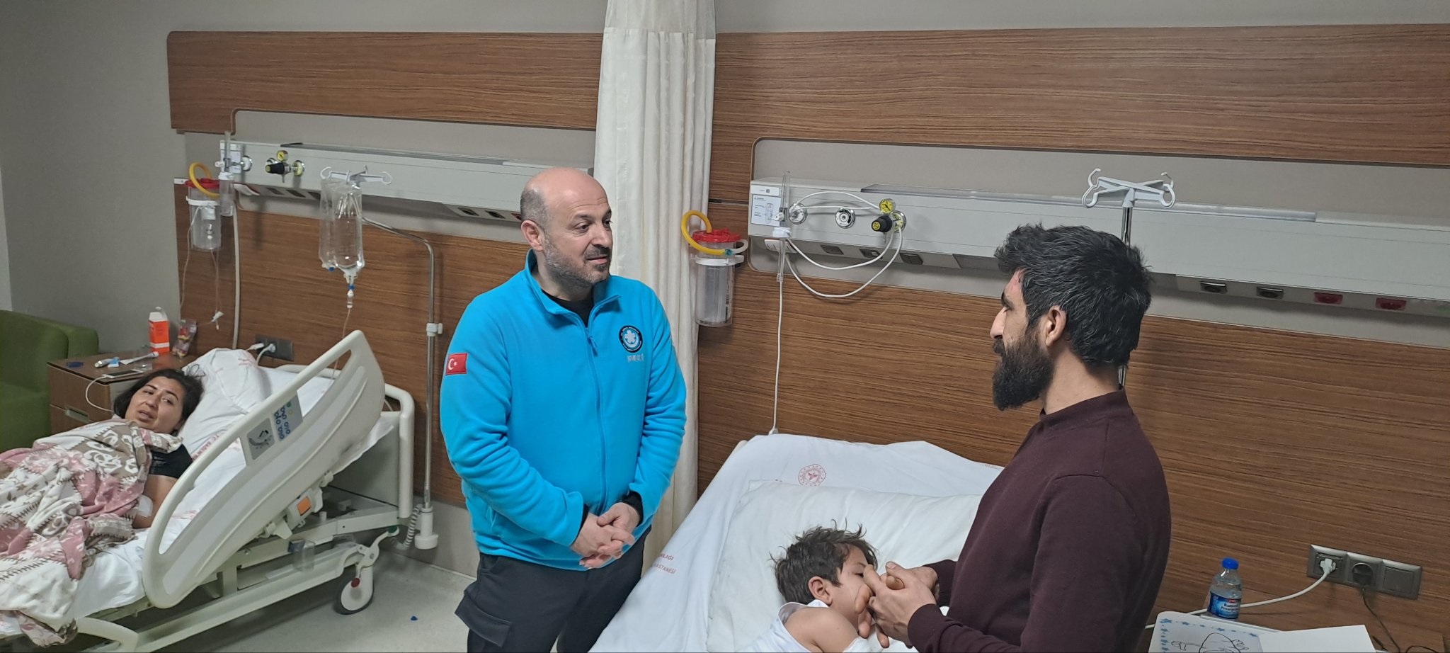 Sağlık İl Müdürü Halil Nacar depremzedeleri ziyaret etti