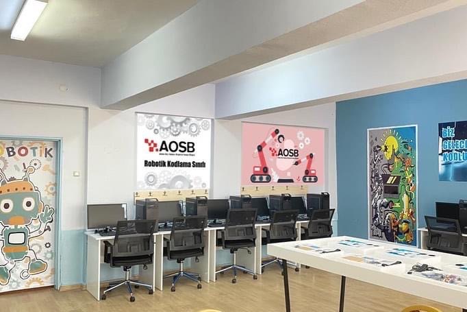 AOSB, Sarıçam'da robotik kodlama sınıfı açtı