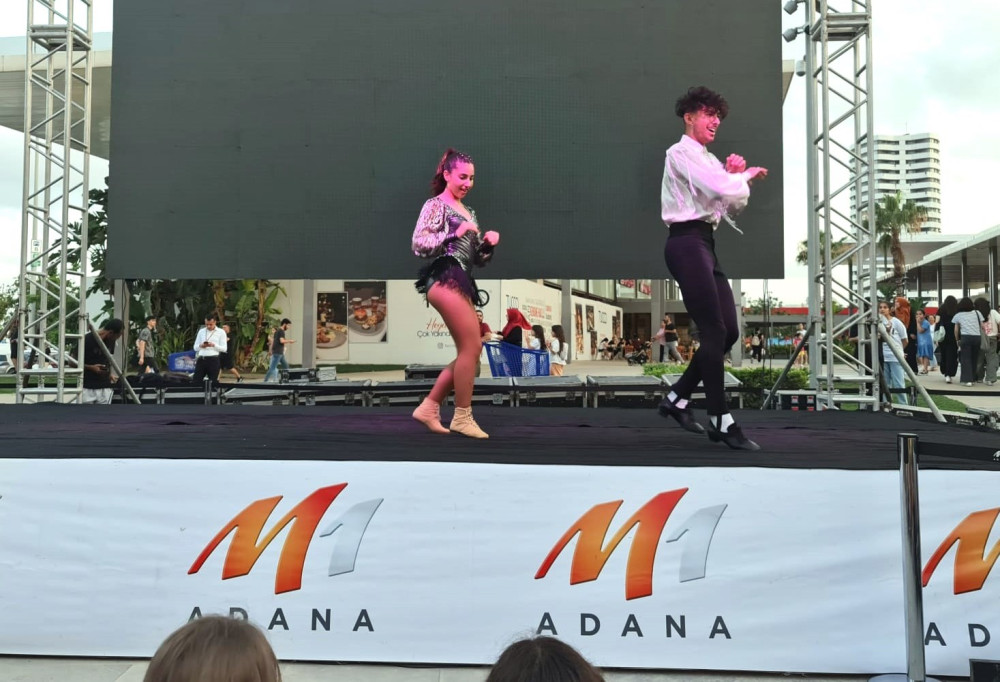 M1 Adana'da Babalar Günü'nde dans şenliği