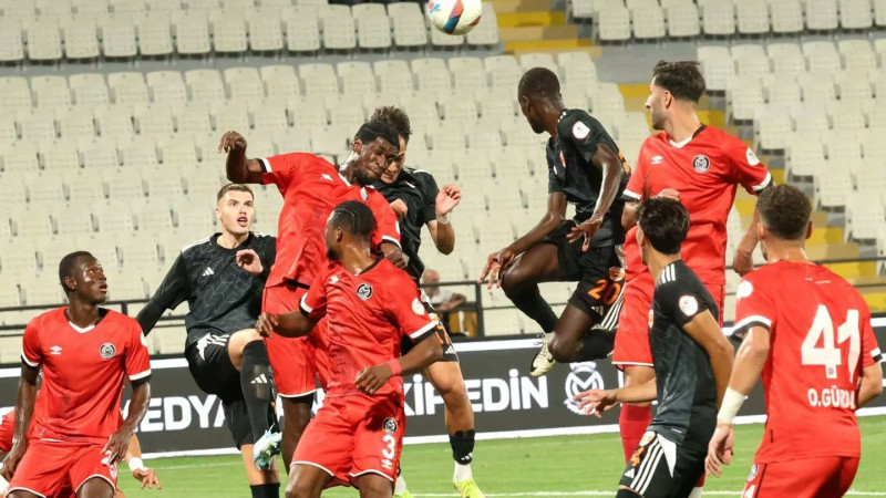 Adanaspor puanı söktü aldı:0-0