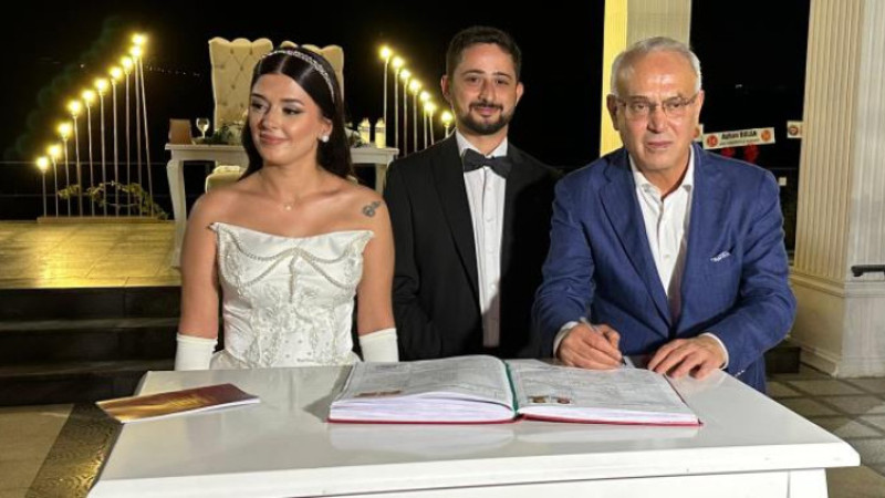 İş ve siyaset dünyasını buluşturan düğün