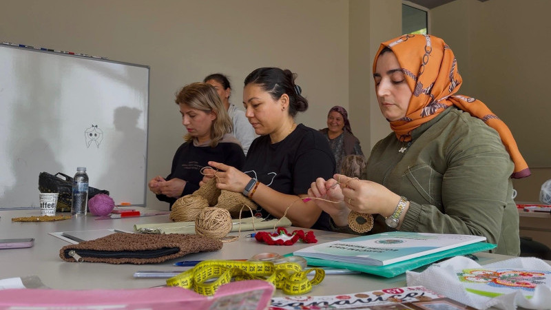 Sarıçam’da el emeği, gönül eseri el sanatları kursu açıldı