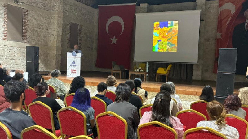 'Tarihselden Güncele' Paneline Yoğun İlgi