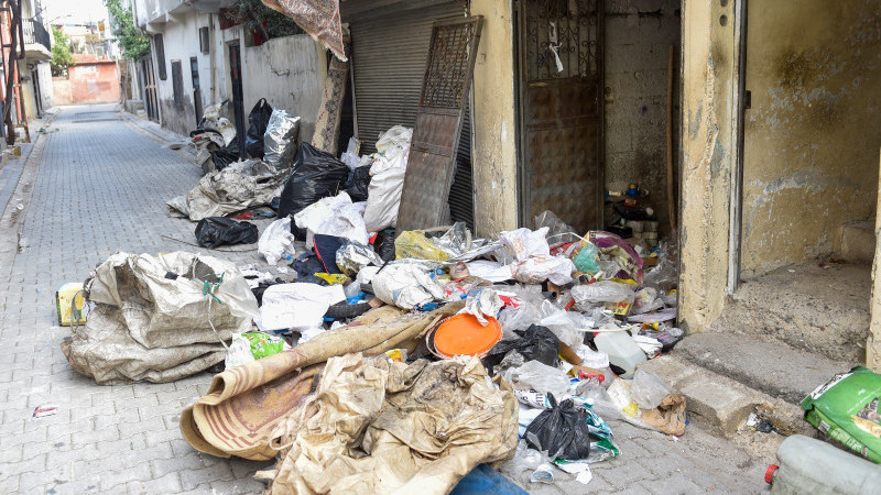 Seyhan’da 'çöp ev' operasyonu