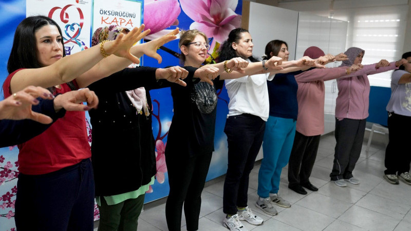 Çukurova Belediyesi’nden kadınlara halk oyunları kursu