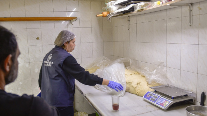 Seyhan’da hijyen kurallarının hiçe sayıldığı fırın mühürlendi