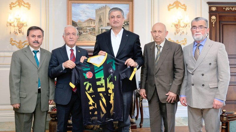 Vali Yavuz’dan 13. Uluslararası Veteranlar Masa Tenisi Turnuvası’na destek