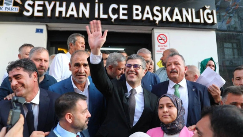 AK Parti Seyhan İlçe Başkanlığı'nda Bayrak Değişimi